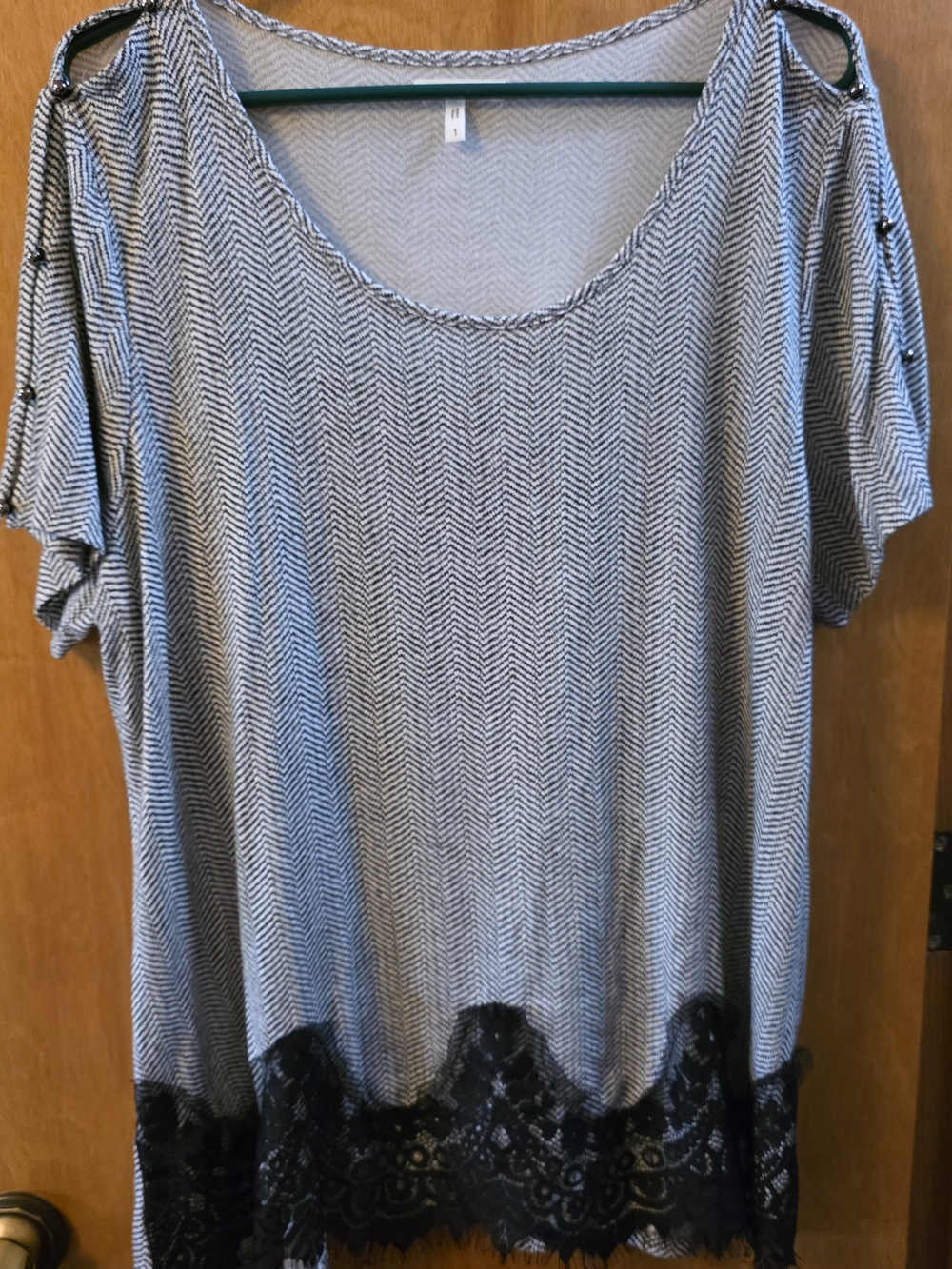Maurices Light Gray Knit Top with Subtle Texture Size 1